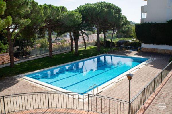סאן פליו דה גיסולס Tomas Apartamentos Sagaro מראה חיצוני תמונה